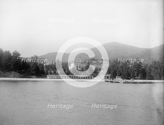 Fort William Henry Hotel, Lake George, N.Y., between 1900 and 1910. Creator: Unknown.