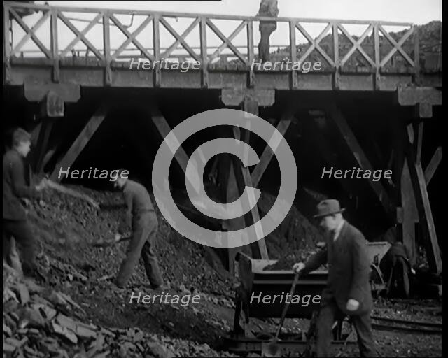 Volunteer Male Civilians Shovelling Coal, 1926. Creator: British Pathe Ltd.