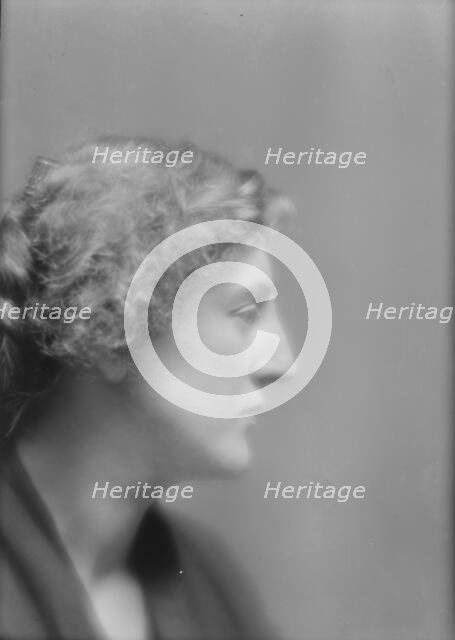 Eddington, Gertrude, Miss, portrait photograph, 1912 Feb. 29. Creator: Arnold Genthe.