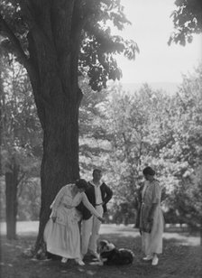 Leslie, Margeurite, and friends, standing under a tree, 1917 Aug. 18. Creator: Arnold Genthe.