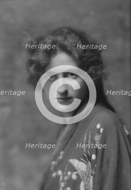 Dilling, Charlene, Miss, portrait photograph, 1914 Apr. 21. Creator: Arnold Genthe.