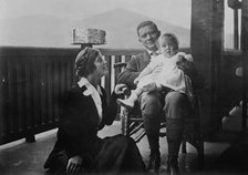 Efrem Zimbalist, Alma Gluck & Baby, 1916. Creator: Bain News Service.