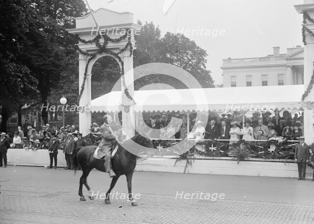 Confederate Reunion - Parade; Reviewing Stand, 1917. Creator: Harris & Ewing.