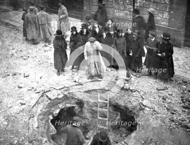 'Quelques Points de Chute; Rue de Lille, 101, devant l'ambassade d'Allemagne: torpille..., 1918. Creator: Unknown.