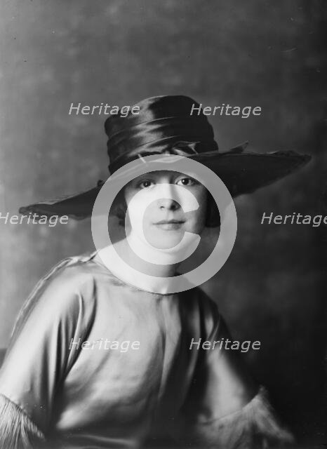 Miss M. Flanagan, portrait photograph, 1919 July 9. Creator: Arnold Genthe.