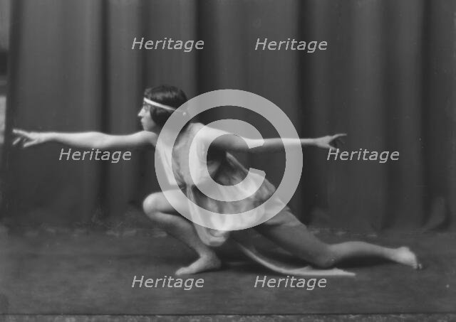 Florence Noyes dancers, between 1915 and 1918. Creator: Arnold Genthe.