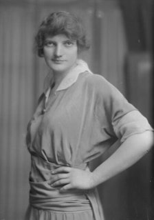 Joy, Marjorie, Miss, portrait photograph, 1915 May 26. Creator: Arnold Genthe.
