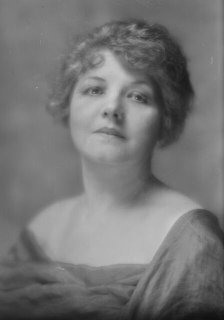 Osterman, Kathryn Hargrave, Miss, portrait photograph, 1915 Feb. 9. Creator: Arnold Genthe.