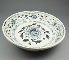 Large Dish with Pomegranate and Leaf Design, Late 15th/early 16th century. Creator: Unknown.