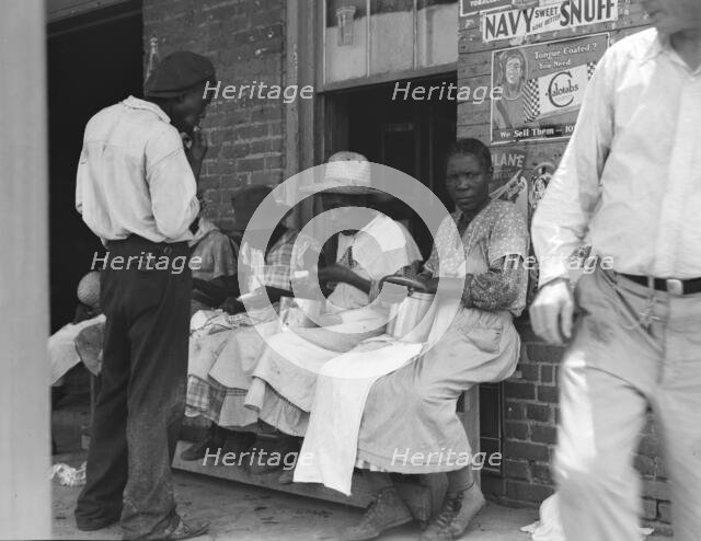 Lunchtime for these Georgia peach pickers, Muscella, Georgia, 1936. Creator: Dorothea Lange.