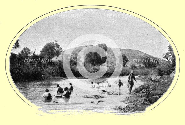 ''Le lavage de l'or a la batee; Iles Africaines de la mer des Indes', 1914. Creator: Unknown.