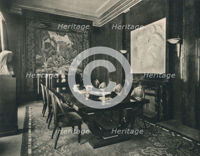 'Salle A Manger Dans L'Hotel D'Un Collectionneur', 1925.  Artist: Unknown.