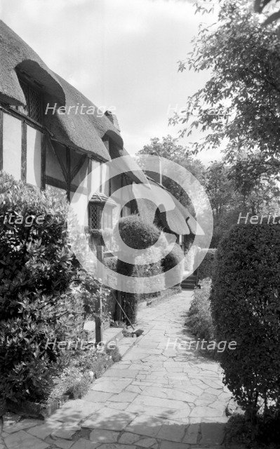 Anne Hathaway's Cottage, Stratford-upon-Avon, Warwickshire, 1945-1980. Artist: Eric de Maré