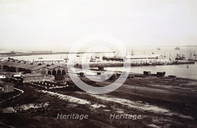View of the harbor of Cadiz and the railway station in 1895.