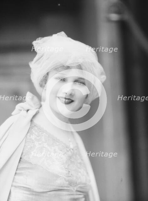 Eagles, Jeanne, portrait photograph, 1927 Aug. Creator: Arnold Genthe.
