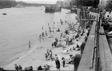 Families on Tower Beach, London, c1945-c1955. Artist: SW Rawlings