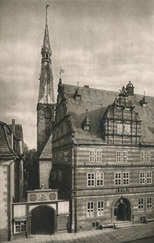 'Hameln Hochzeitshaus, 1931. Artist: Kurt Hielscher.