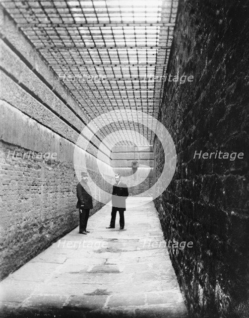 Old Newgate Prison, London. Artist: Unknown