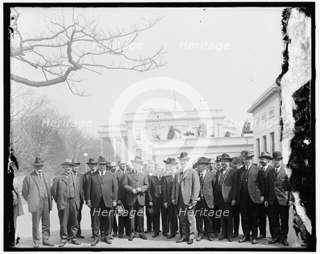 Pres. Wilson and Agriculture Advisory Committee, between 1910 and 1920. Creator: Harris & Ewing.