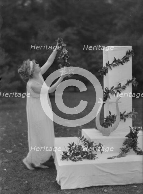 Brown, Lugersoll, Mrs., 1913. Creator: Arnold Genthe.