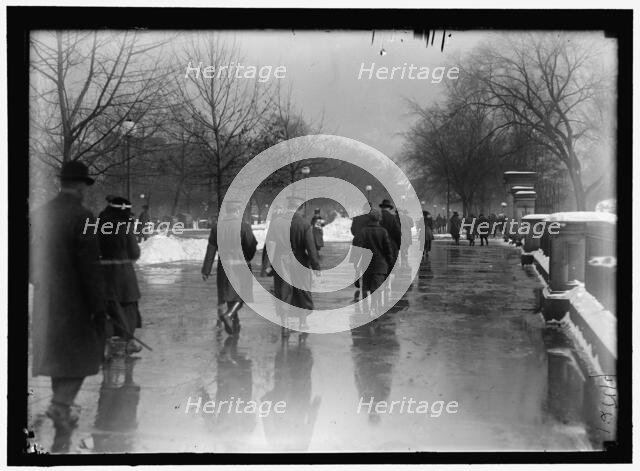 Street scene, Washington, D.C., between 1913 and 1918. Creator: Harris & Ewing.