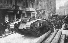 'La Nouvelle Europe; la guerre civile a Berlin; du 5 au 11 janvier 1919 a Berlin; un tank..., 1919. Creator: Unknown.