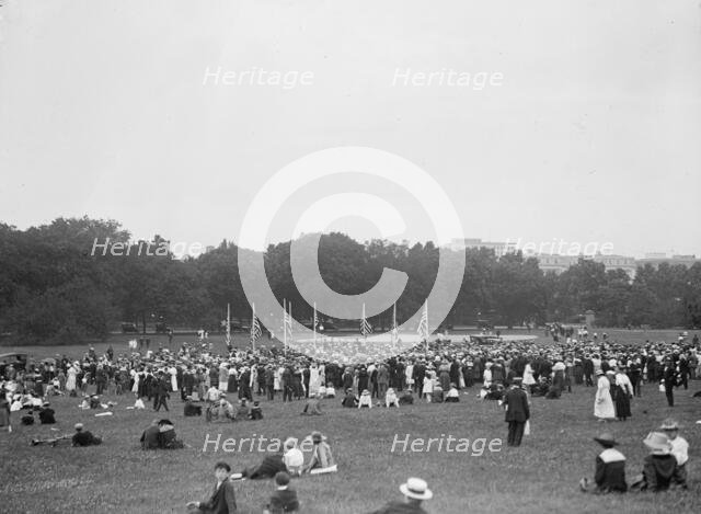 Confederate Reunion - Registration Day. Crowds At Monument Grounds, 1917. Creator: Harris & Ewing.