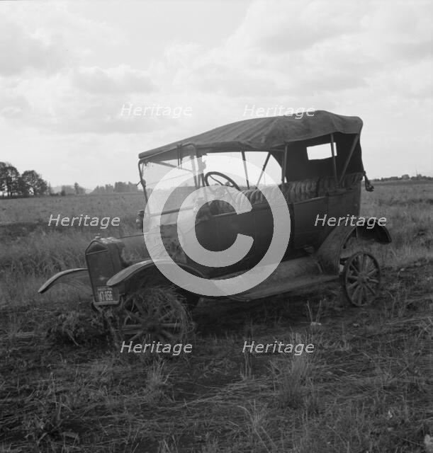 The end of the Model "T" abandoned...along Highway 99, North of Eugene, Oregon, 1939. Creator: Dorothea Lange.