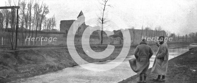 'En territoire libere; A Ham, reoccupe par nos troupes le 19 mars: l'aspect du chateau don’t l'ennem Creator: Unknown.