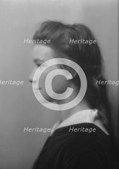 Steurer, Anita, Miss, portrait photograph, 1915 Mar. Creator: Arnold Genthe.