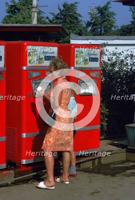 A soda-machine in Moscow. Artist: Unknown