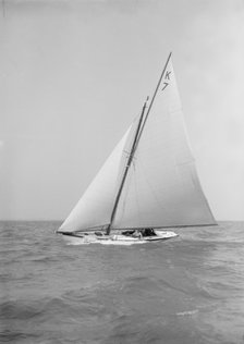 The 7 Metre 'Ginerva' (K7) under sail, 1911. Creator: Kirk & Sons of Cowes.
