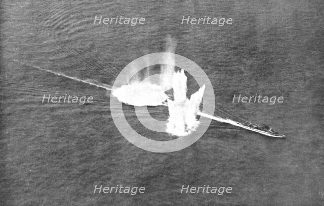 'La chasse aux sous-marins allemands; Autre procede: un chasseur passe, a toute vitesse..., 1918. Creator: Unknown.