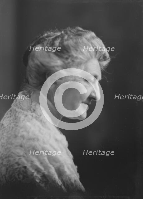 Mrs. Stow, portrait photograph, 1918 Feb. 5. Creator: Arnold Genthe.