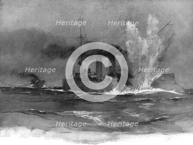 'Le croiseur "Bremen" au moment ou il est atteint par une torpille d'un sous-marin..., c1915. Creator: Unknown.