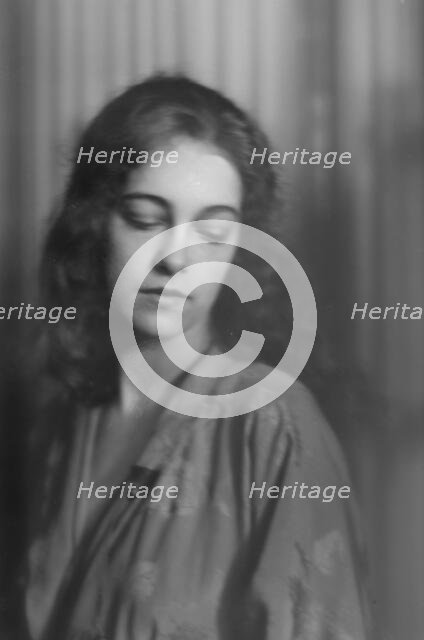 Harrison, Dolly, Miss, portrait photograph, 1915 July 23. Creator: Arnold Genthe.