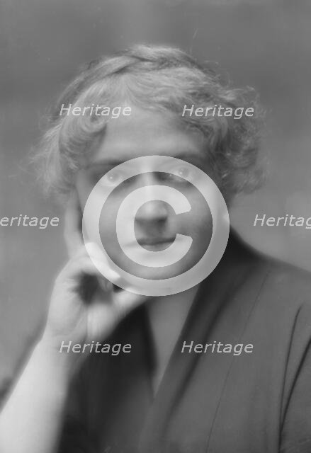 Sears, Zelda, Miss, portrait photograph, 1915 Feb. 7. Creator: Arnold Genthe.