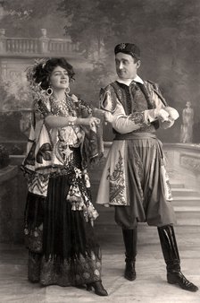 Lily Elsie and Joseph Coyne in The Merry Widow, 1908.Artist: Foulsham and Banfield