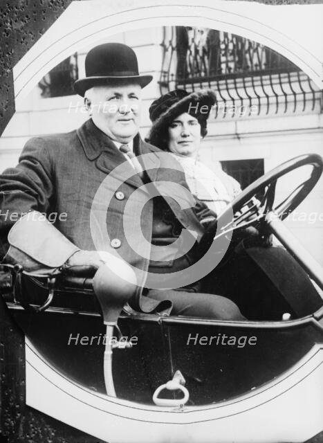 W.W. McCredie & wife, between c1910 and c1915. Creator: Bain News Service.
