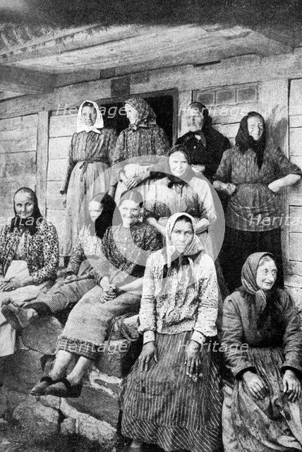 Land-working women, East Prussia, 1922.Artist: Georg Haeckel