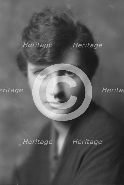 Goodrich, Elizabeth, Miss, portrait photograph, 1914 Nov. 20. Creator: Arnold Genthe.