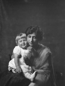 Magre, Mrs., and child, portrait photograph, 1919 Creator: Arnold Genthe.