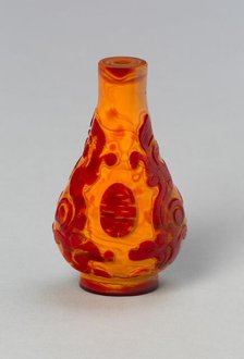 Pear-Shaped Snuff Bottle with Stylized Dragons and Stylized "Shou"..., Qing dynasty, 1730-1800. Creator: Unknown.