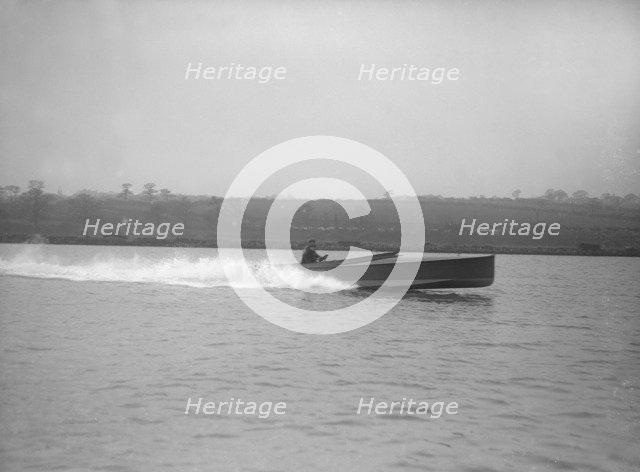 Unknown hydroplane underway, 1912. Creator: Kirk & Sons of Cowes.
