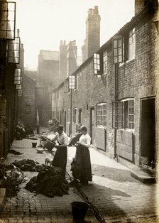 Ruston's Place, Bellar Gate, Caunts Yard, Nottingham, Nottinghamshire, 28th May 1919. Artist: Unknown