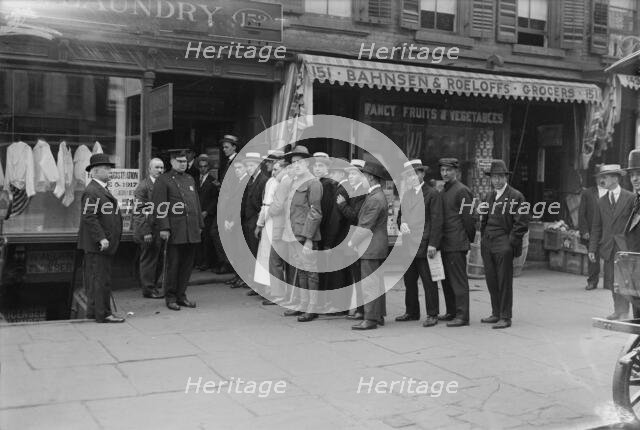 Waiting to register, 6/5/17, 1917. Creator: Bain News Service.