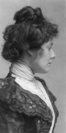 Julia Marlowe, actress, c1898. Creator: Frances Benjamin Johnston.