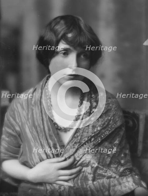 White, Gilbert, Mrs., portrait photograph, 1914 June 18. Creator: Arnold Genthe.