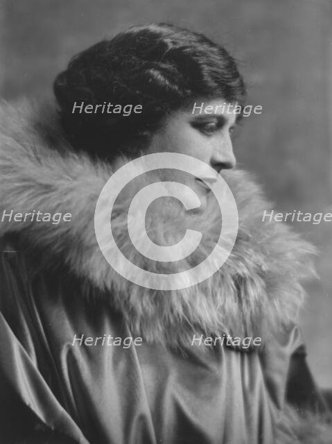 Elliott, Maxine, Miss, portrait photograph, 1917. Creator: Arnold Genthe.