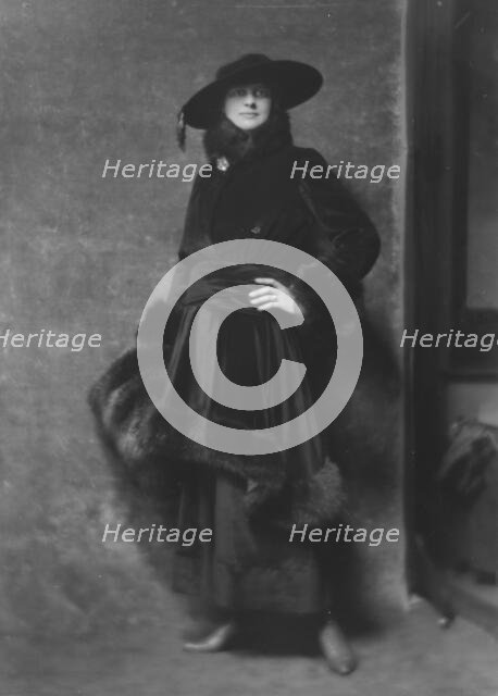 Hill, Ira, Mrs., portrait photograph, 1916 Mar. 13. Creator: Arnold Genthe.